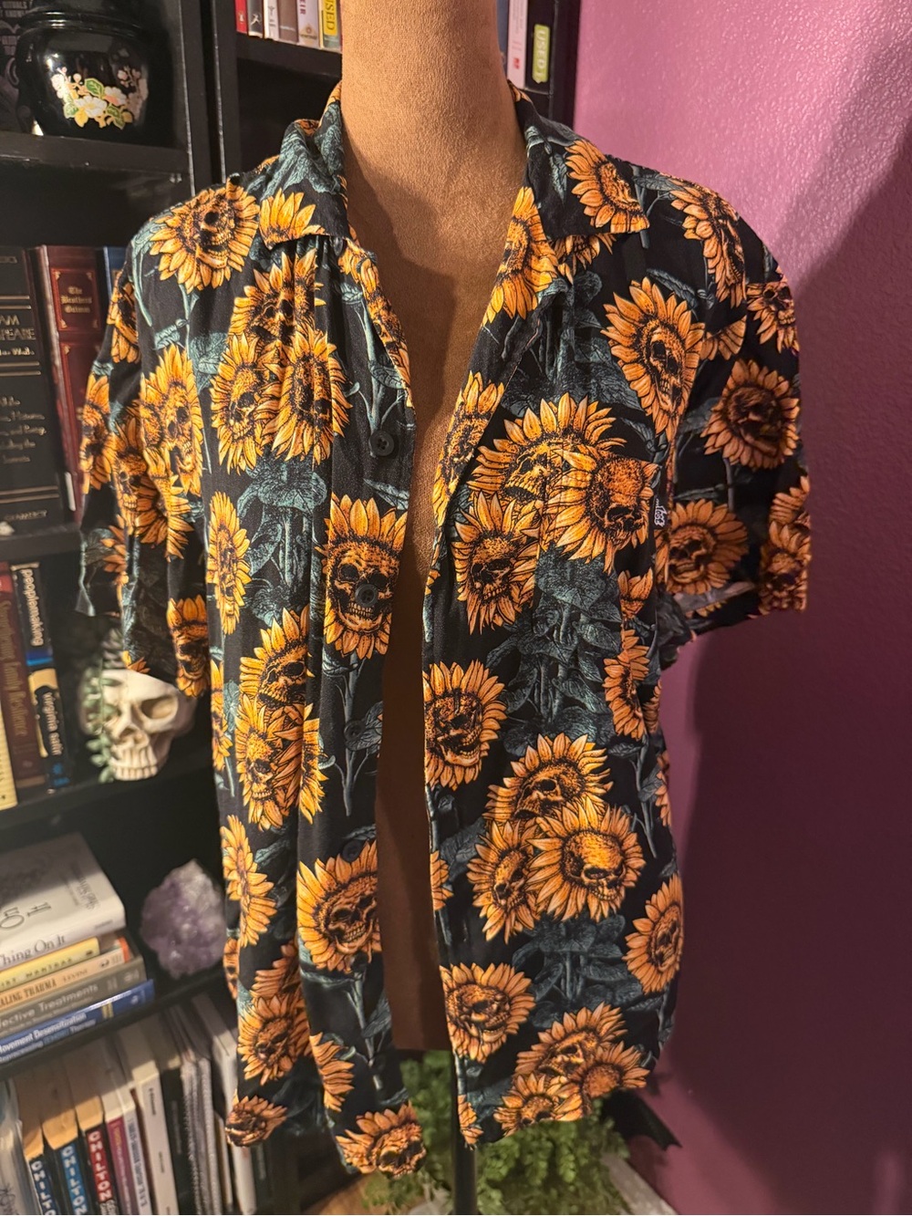 …Lost Black Short-Sleeve Button-Up Shirt with Yellow Sunflower/ Skull Print